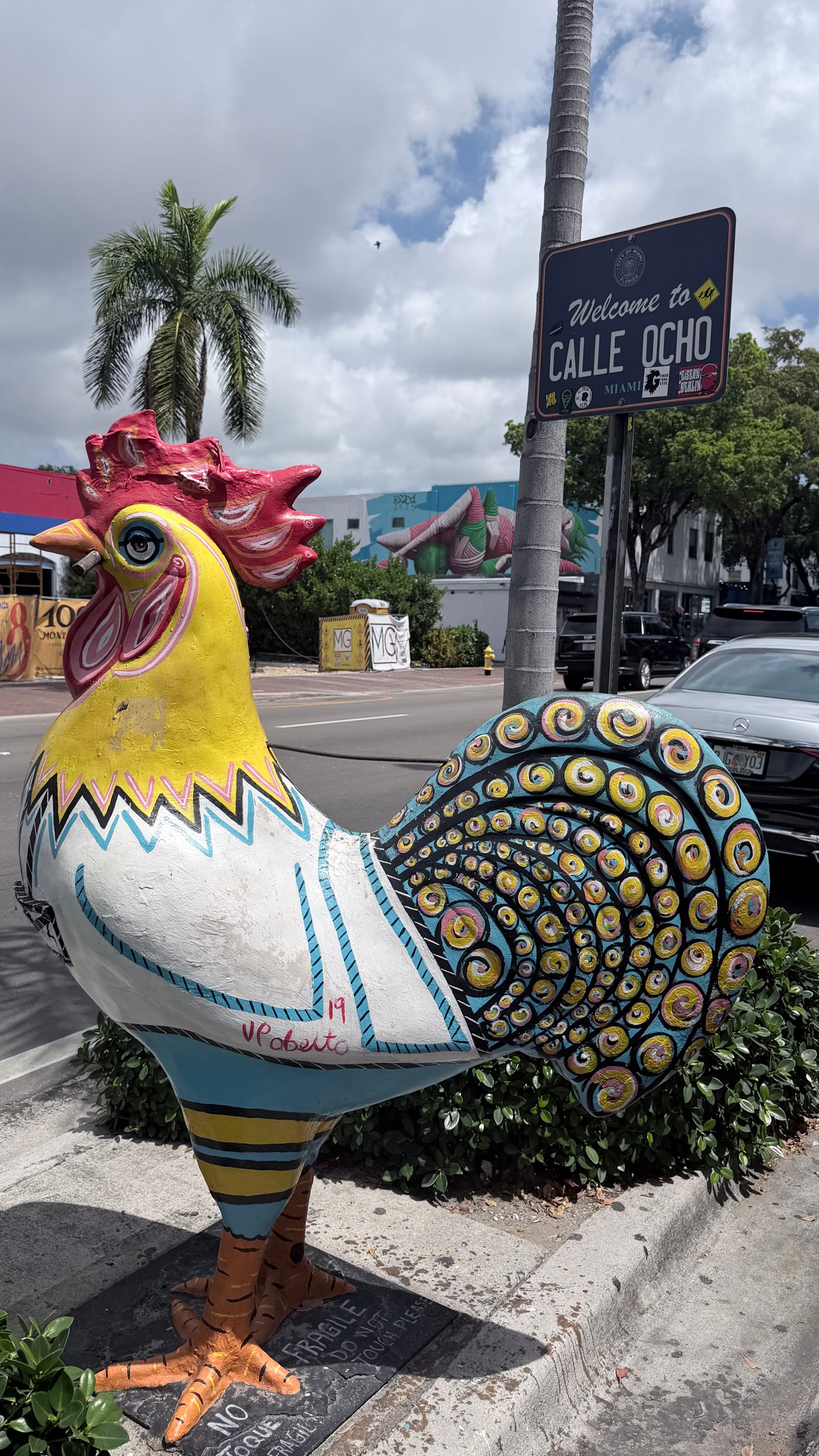Bunter Hahn, Welcome to Calle Ocho Schild, Miami