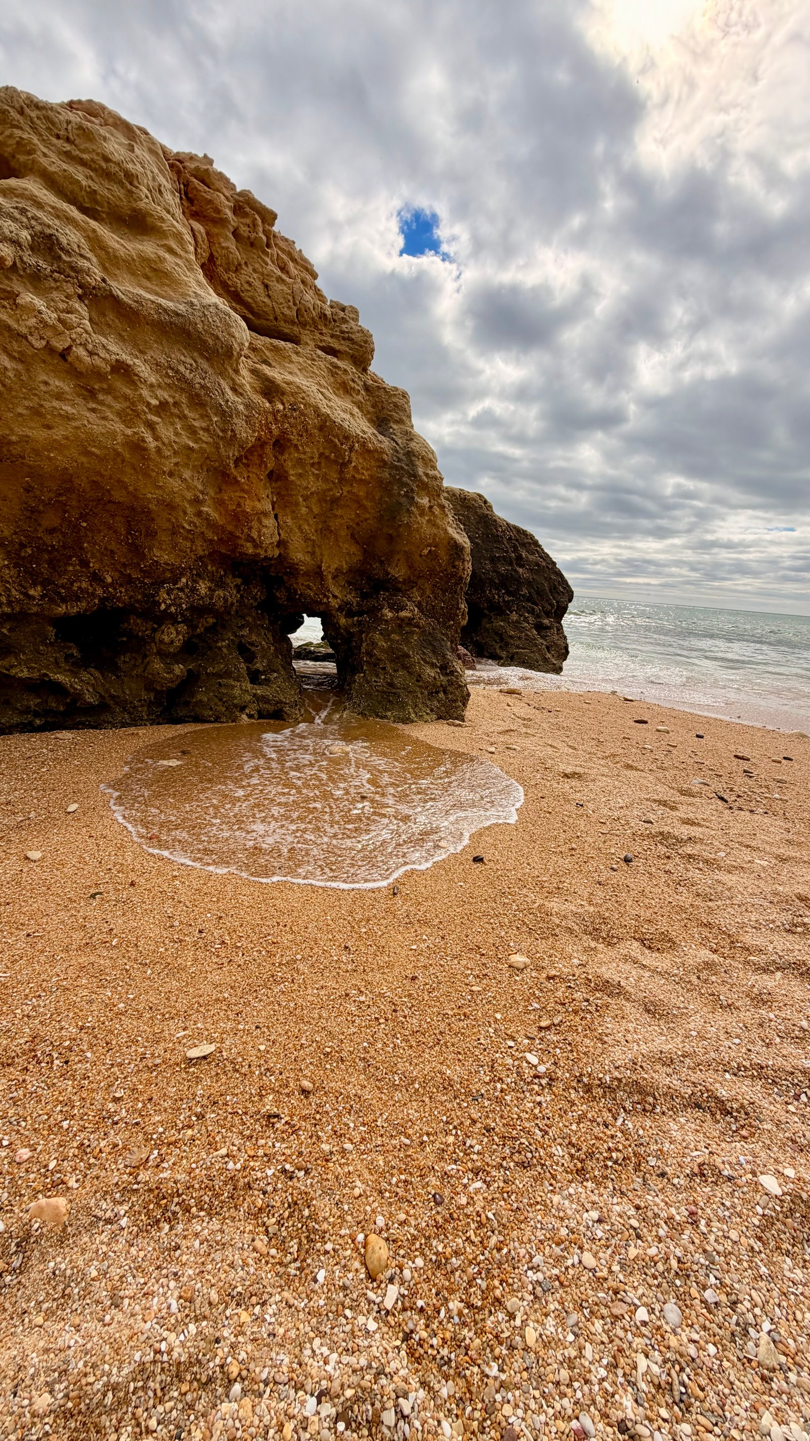 Felsbogen am Strand, Algarve, Portugal